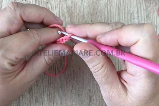 Passo a Passo de Como Fazer Correntinhas de Crochê