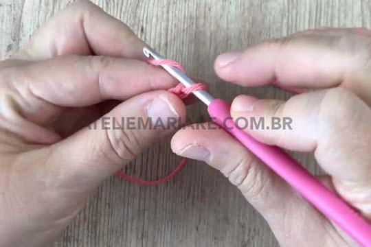 Passo a Passo de Como Fazer Correntinhas de Crochê