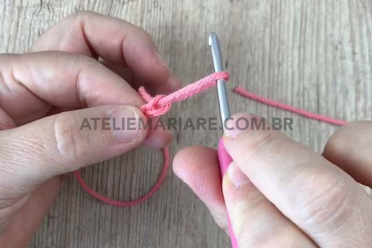 Passo a Passo de Como Fazer Correntinhas de Crochê