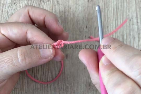 Passo a Passo de Como Fazer Correntinhas de Crochê