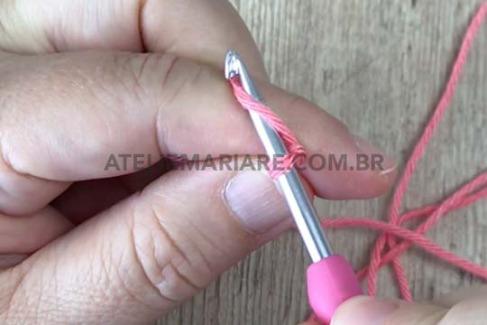 Passo a Passo de Como Fazer Correntinhas de Crochê