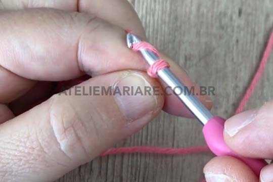 Passo a Passo de Como Fazer Correntinhas de Crochê