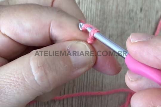 Passo a Passo de Como Fazer Correntinhas de Crochê