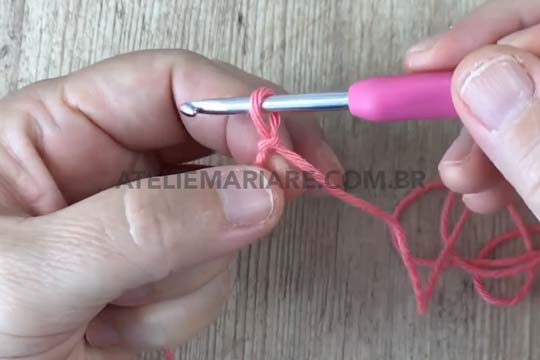 Passo a Passo de Como Fazer Correntinhas de Crochê