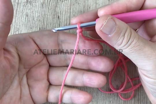 Passo a Passo de Como Fazer Correntinhas de Crochê
