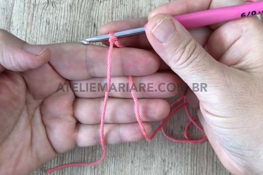 Passo a Passo de Como Fazer Correntinhas de Crochê