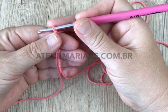 Passo a Passo de Como Fazer Correntinhas de Crochê